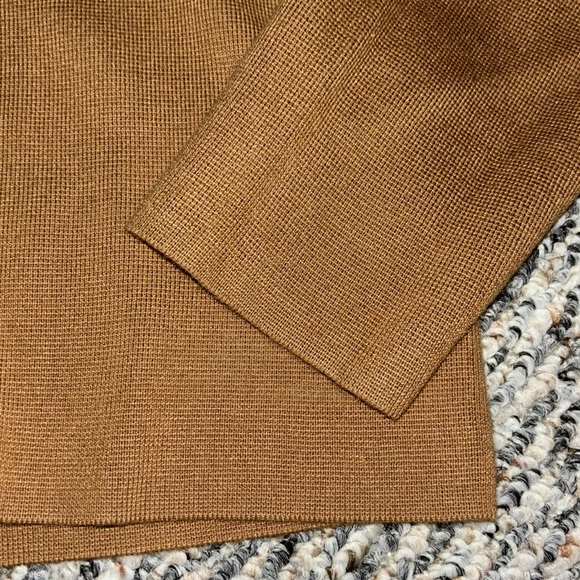 Brand New! Abercrombie Long sleeve - Picture 3 of 5